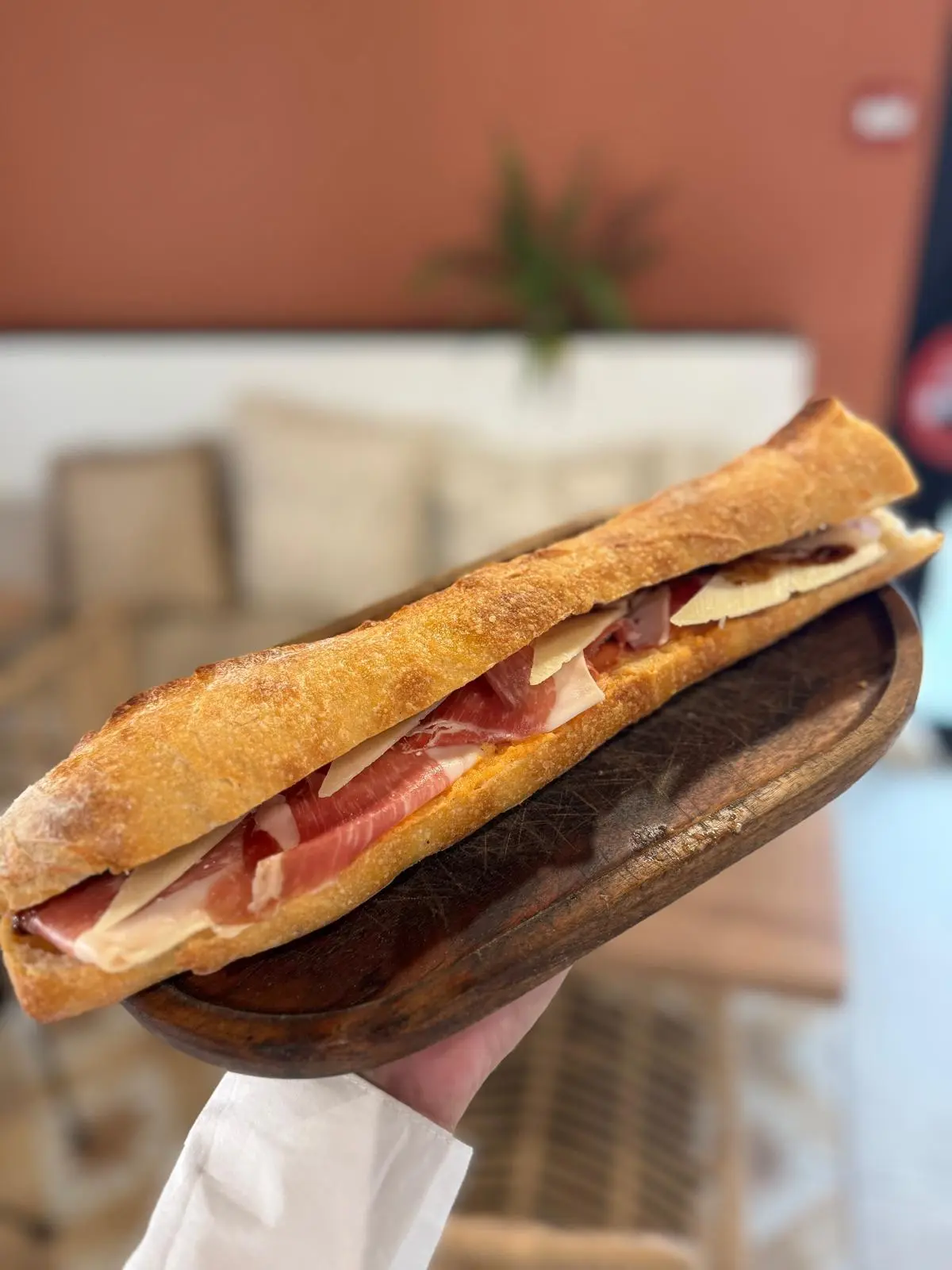 Sandwich bocadillo minute et formule déjeuner à emporter La Leona Tassin